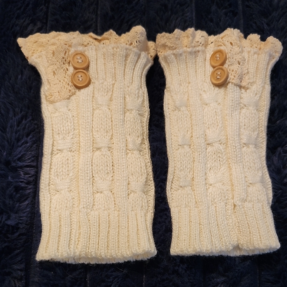 Elegant Knit Pair Of Cream And Pair Of Emerald Green Boot Toppers